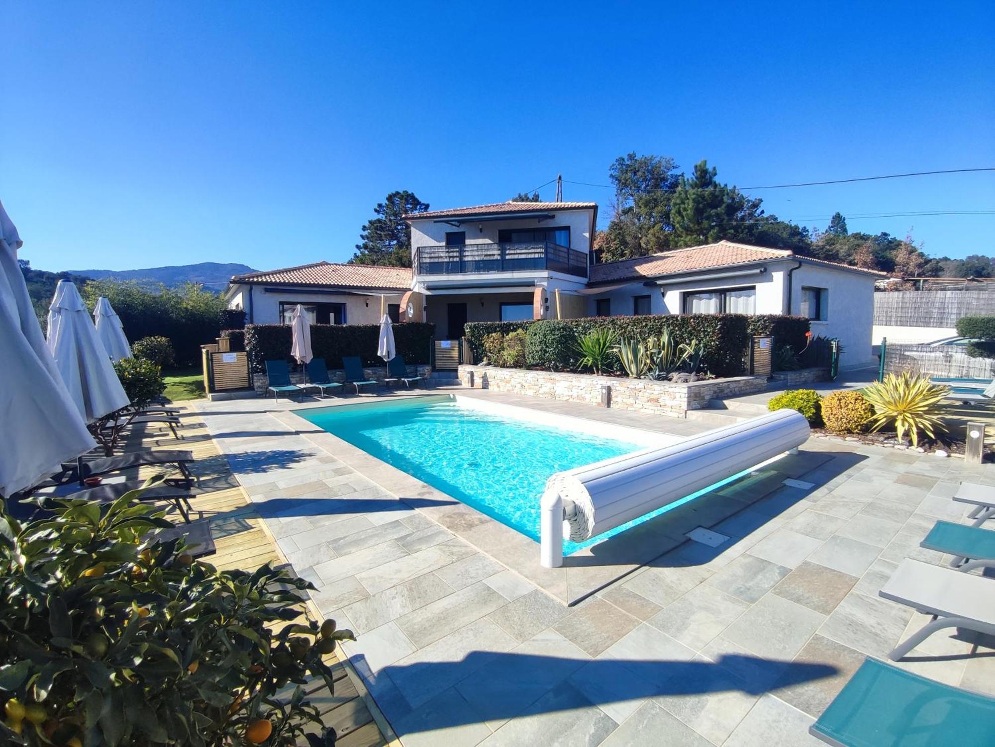 Cote Et Mer - Appartement Haut Standing Dans Villa Avec Piscine Et Vue Mer Taglio-Isolaccio Exterior photo