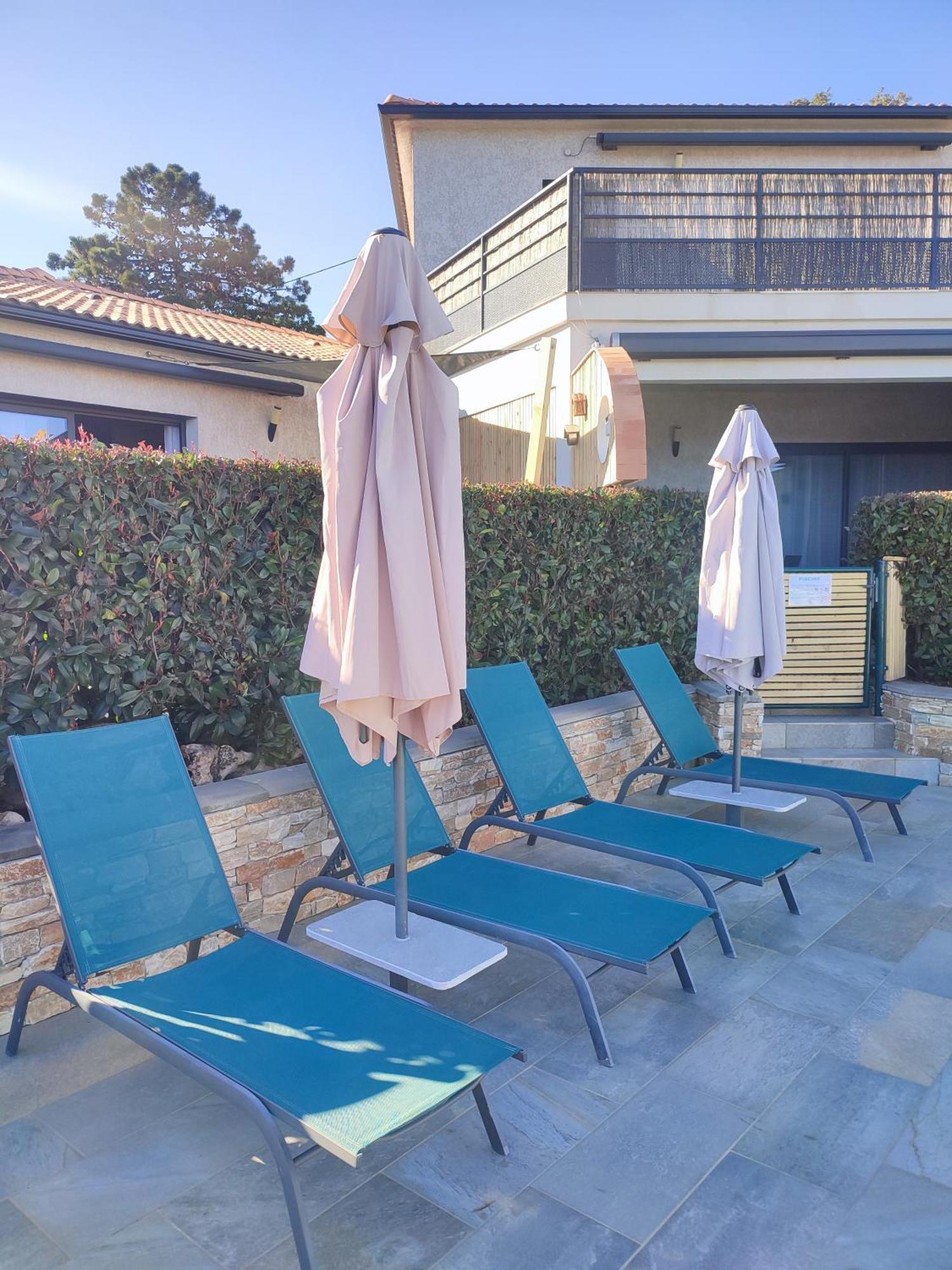 Cote Et Mer - Appartement Haut Standing Dans Villa Avec Piscine Et Vue Mer Taglio-Isolaccio Exterior photo