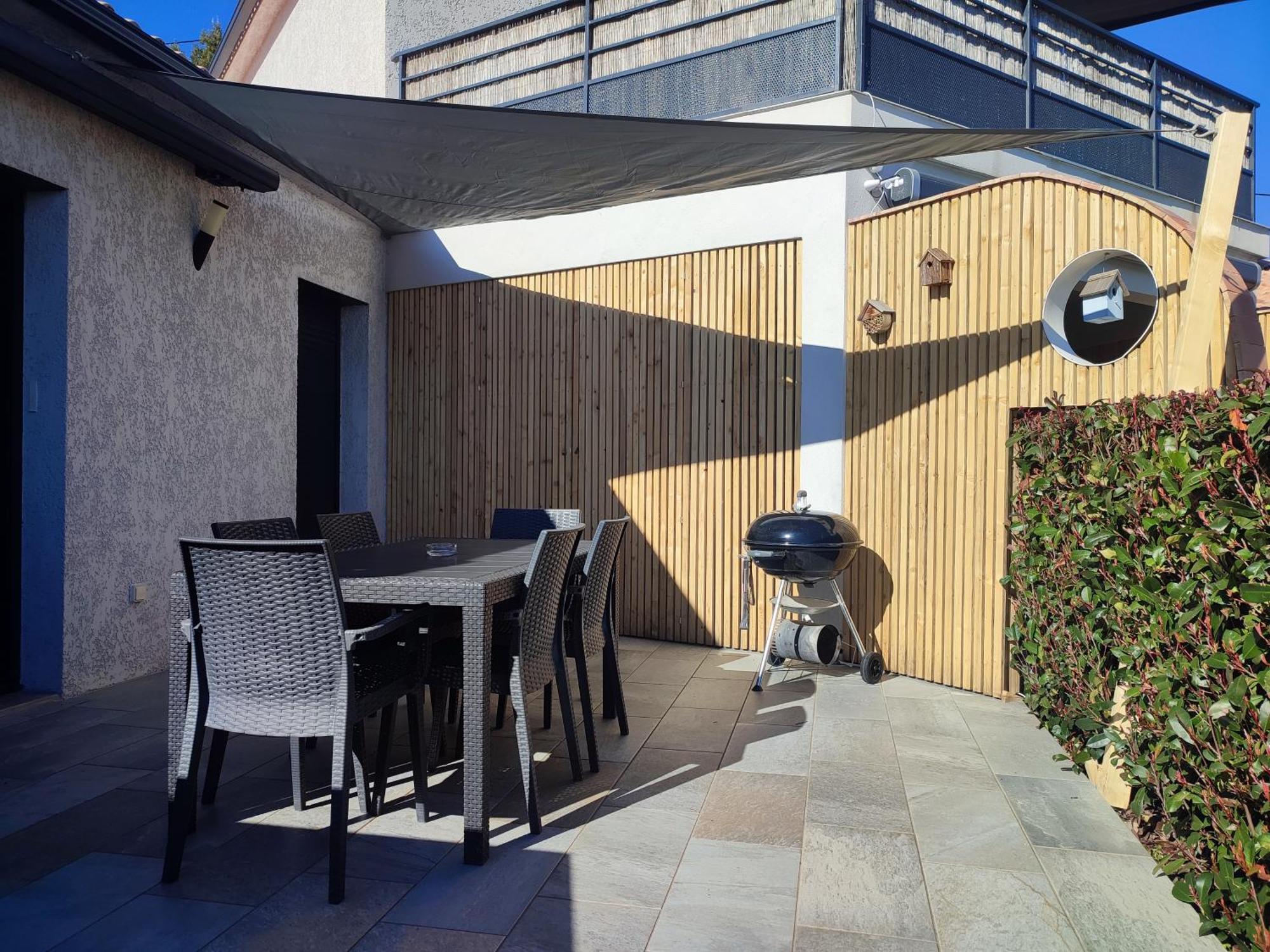 Cote Et Mer - Appartement Haut Standing Dans Villa Avec Piscine Et Vue Mer Taglio-Isolaccio Exterior photo