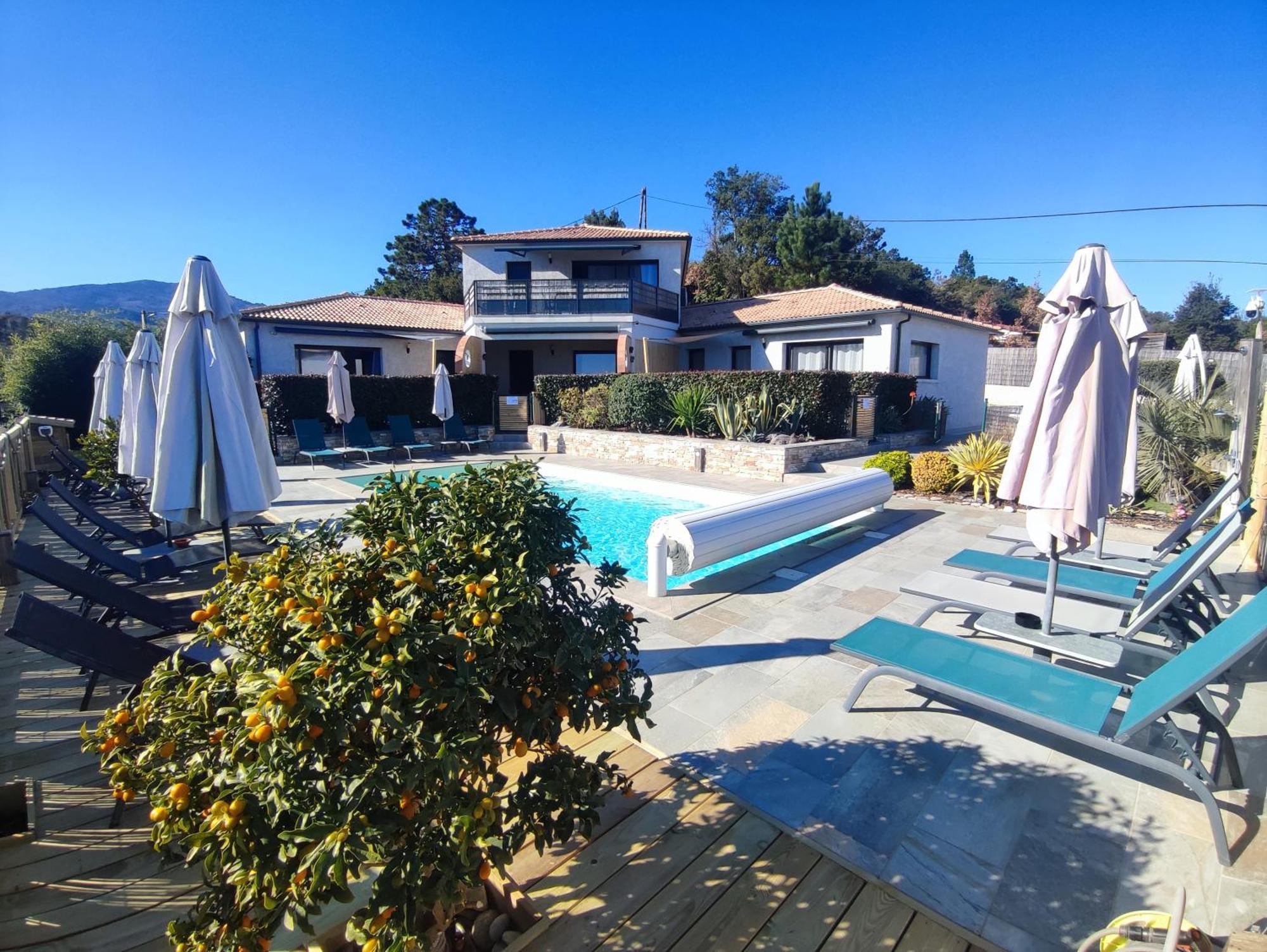 Cote Et Mer - Appartement Haut Standing Dans Villa Avec Piscine Et Vue Mer Taglio-Isolaccio Exterior photo