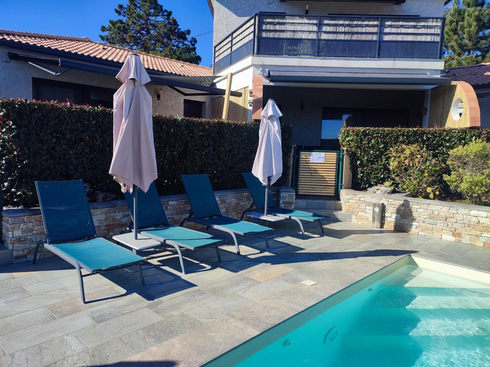 Cote Et Mer - Appartement Haut Standing Dans Villa Avec Piscine Et Vue Mer Taglio-Isolaccio Exterior photo