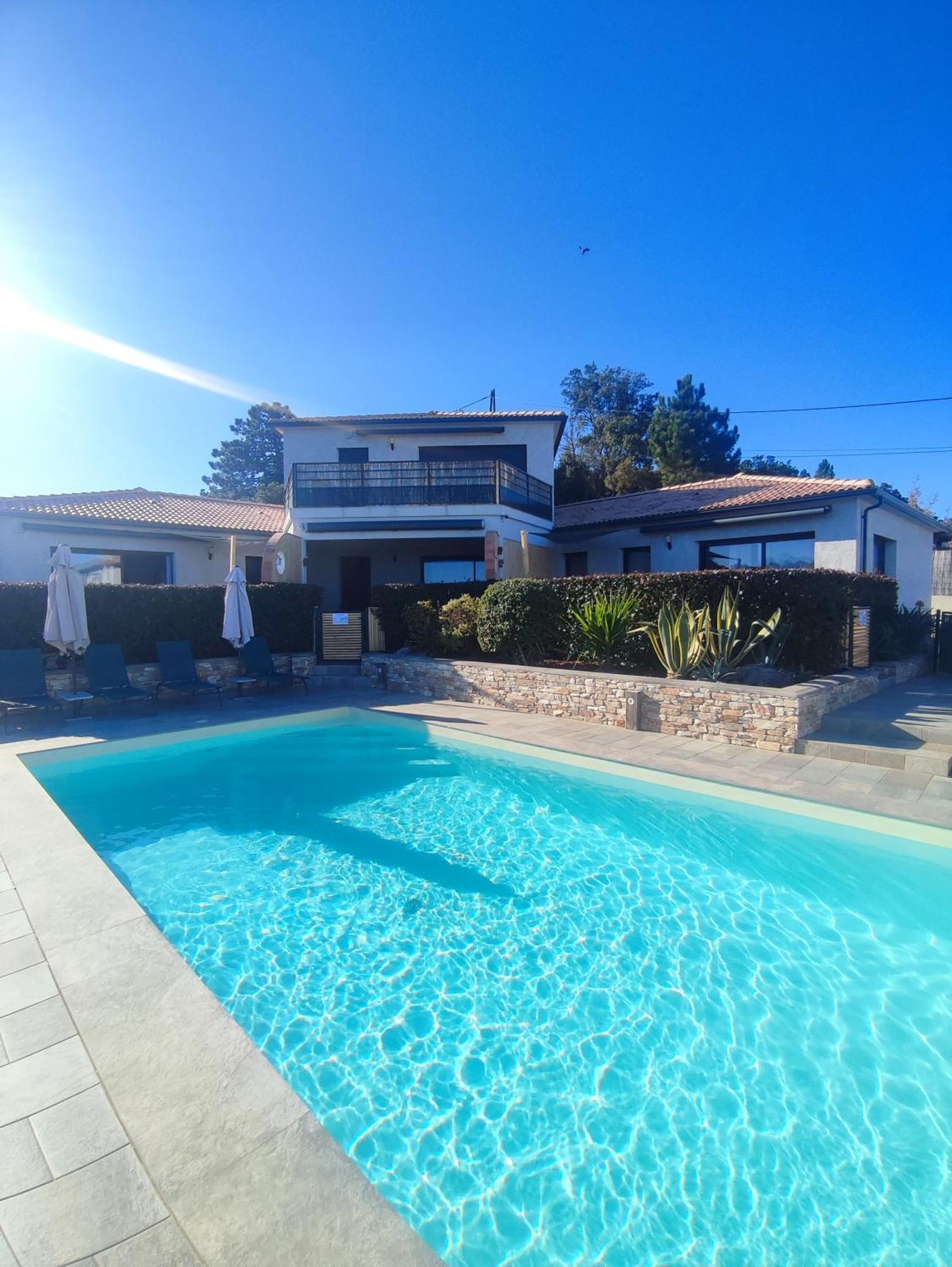 Cote Et Mer - Appartement Haut Standing Dans Villa Avec Piscine Et Vue Mer Taglio-Isolaccio Exterior photo