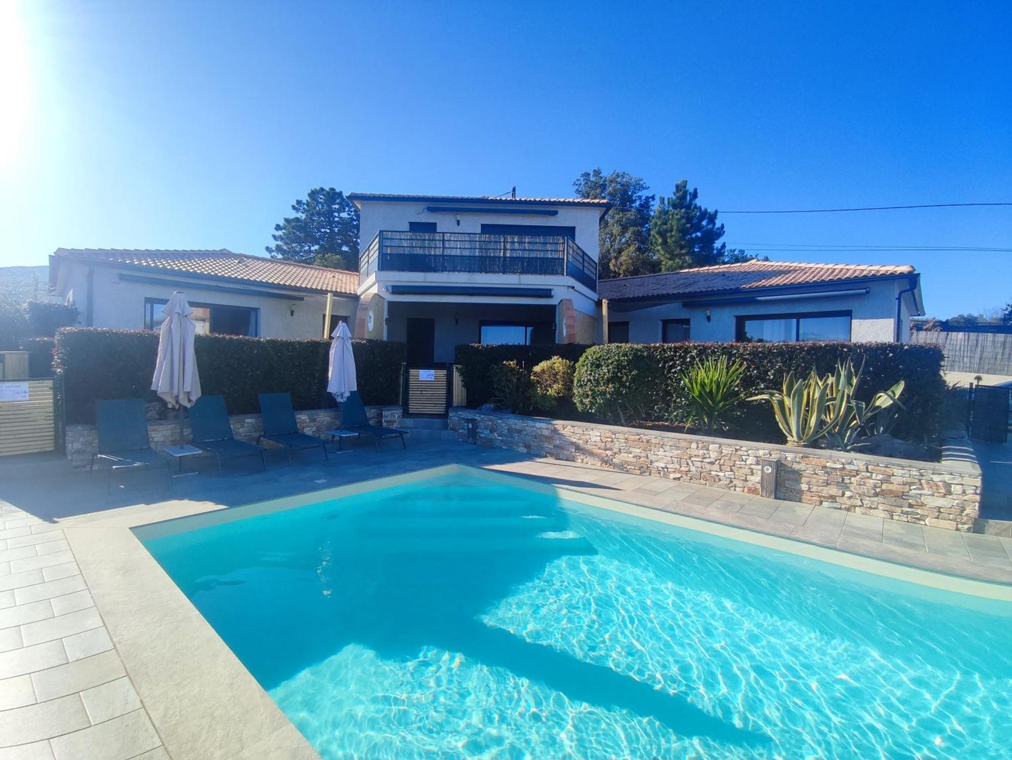 Cote Et Mer - Appartement Haut Standing Dans Villa Avec Piscine Et Vue Mer Taglio-Isolaccio Exterior photo