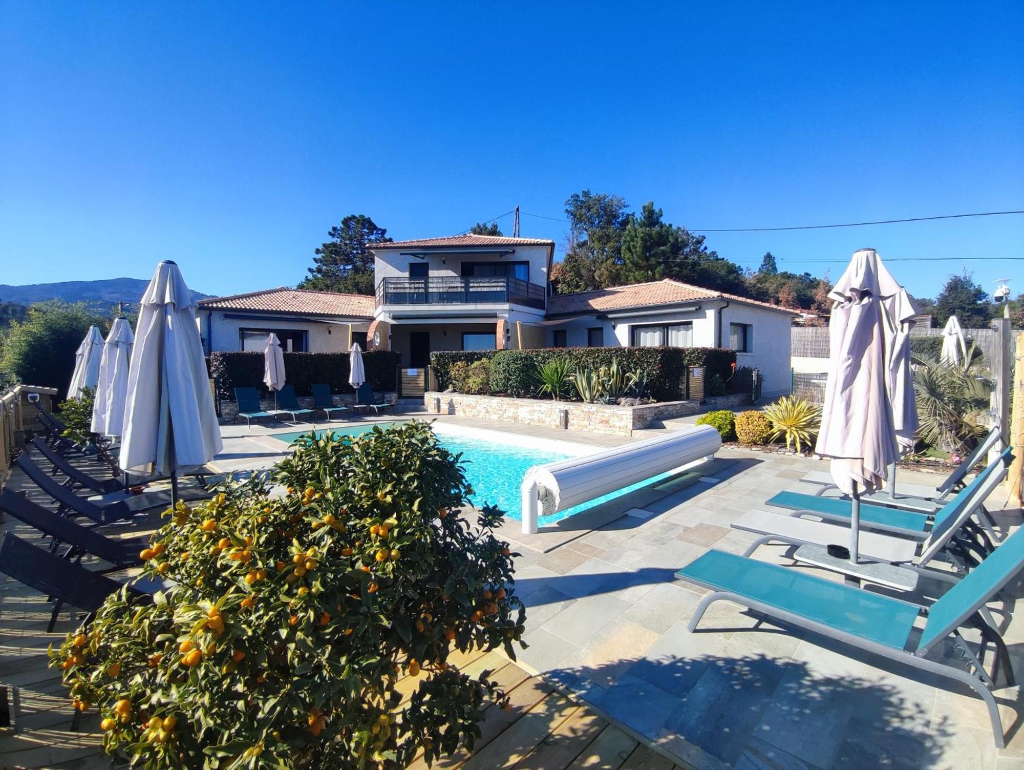 Cote Et Mer - Appartement Haut Standing Dans Villa Avec Piscine Et Vue Mer Taglio-Isolaccio Exterior photo