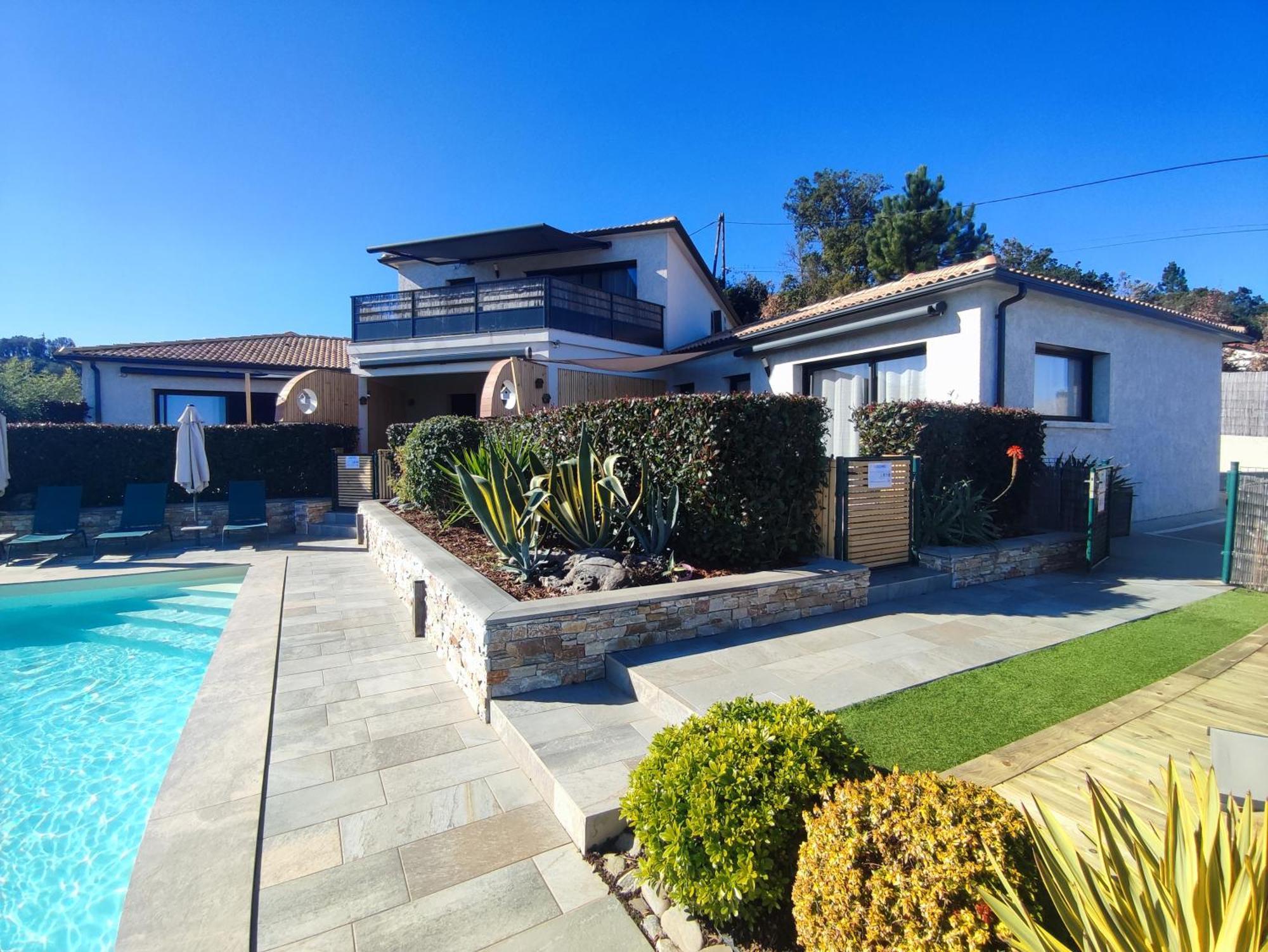 Cote Et Mer - Appartement Haut Standing Dans Villa Avec Piscine Et Vue Mer Taglio-Isolaccio Exterior photo